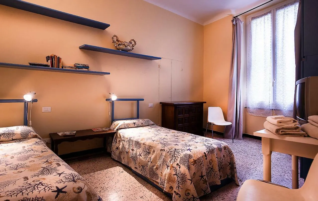 Casa Costa Classica Genova 0*,  Italia